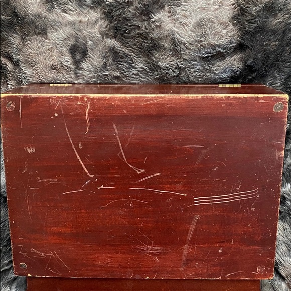 Nobility Vintage Wooden cutlery box with burgundy Velvet like Interior - Picture 10 of 16